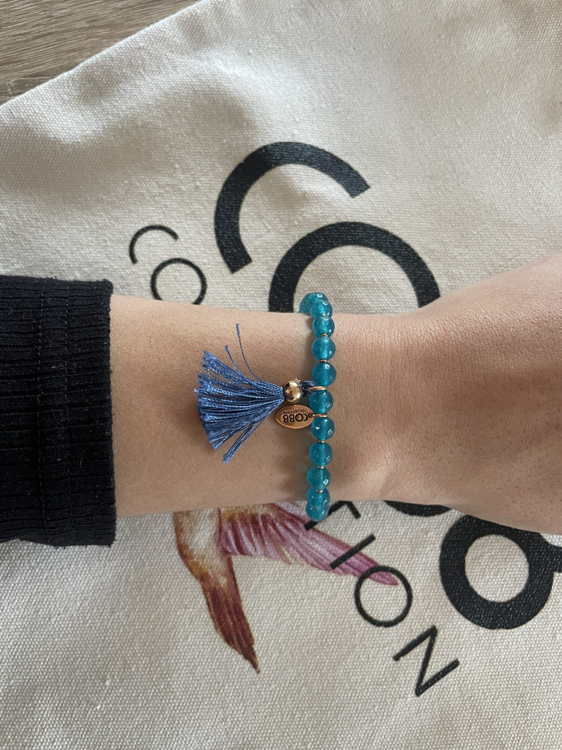 8CB-40014-1 Bracelet Co88 France en acier inoxydable rose gold et pampille bleue, pierres naturelles bleues
