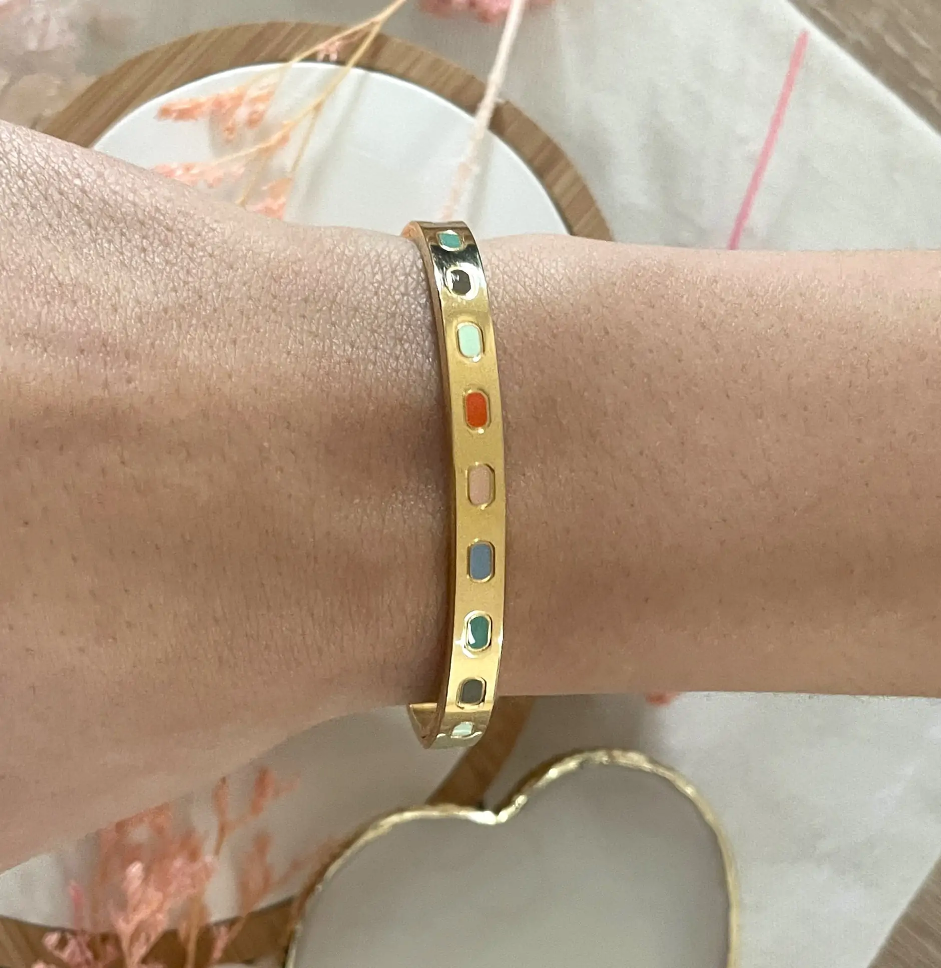 Bracelet jonc en acier inoxydable doré et émail multicolore