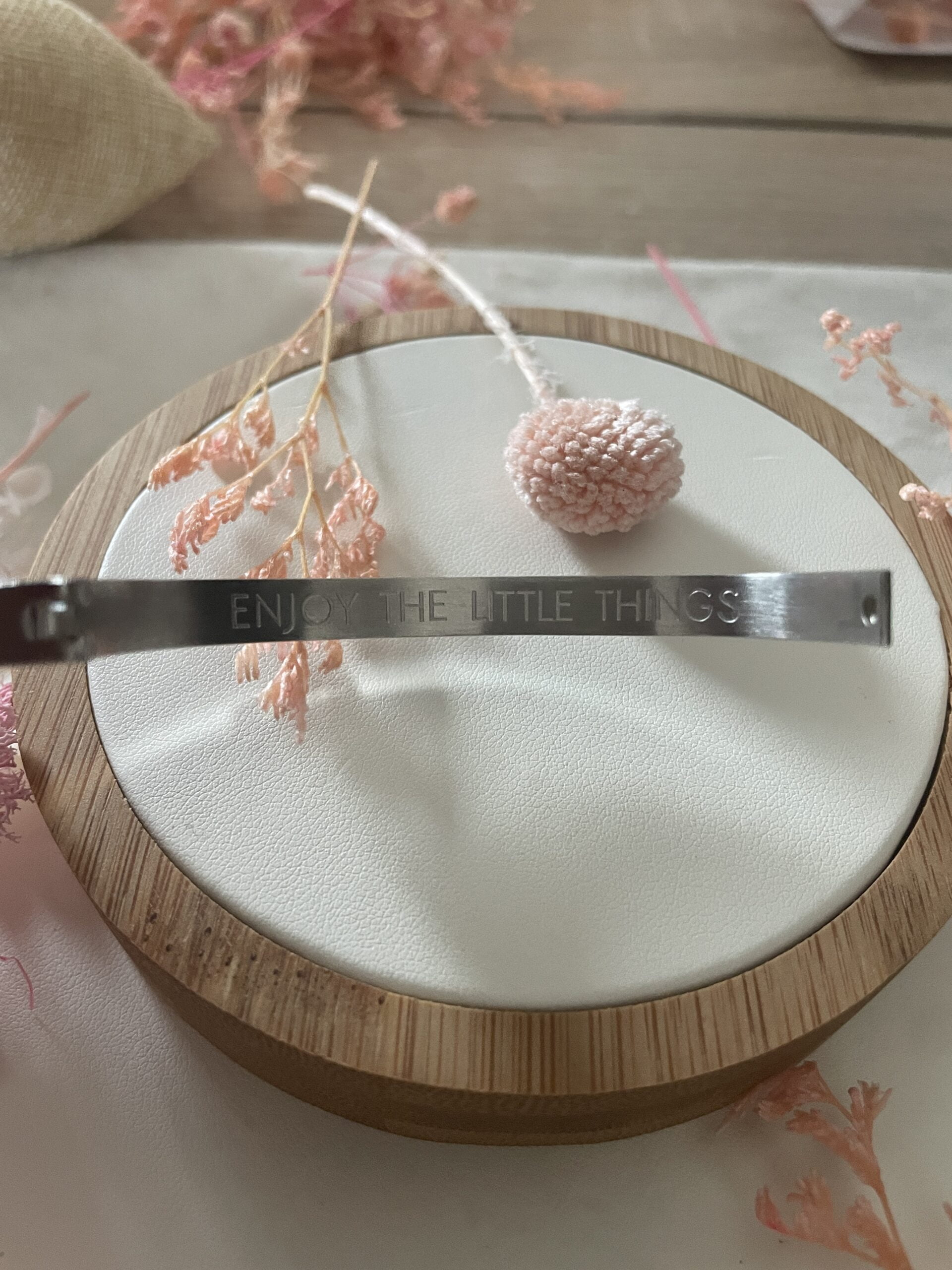 Bracelet/jonc Co88 France en acier inoxydable argenté motive love