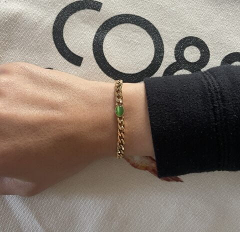 Bracelet Co88 France en acier inoxydable doré et pierre naturelle verte, maille figaro