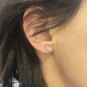 Boucles d'oreilles, puces d'oreilles Co88 France en acier inoxydable argenté, motif cœur