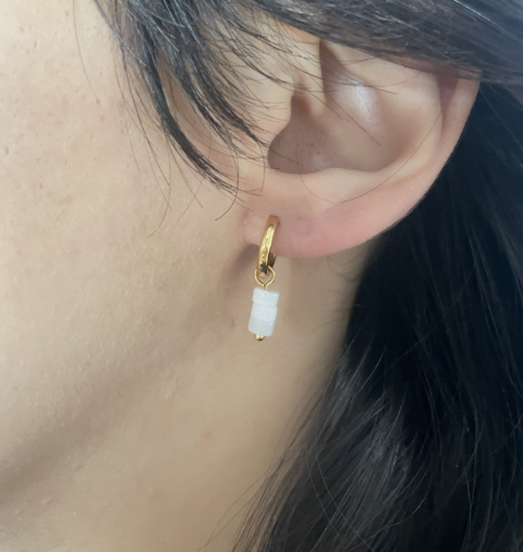 Créoles en acier inoxydable et pierres naturelles howlite 🤍💙