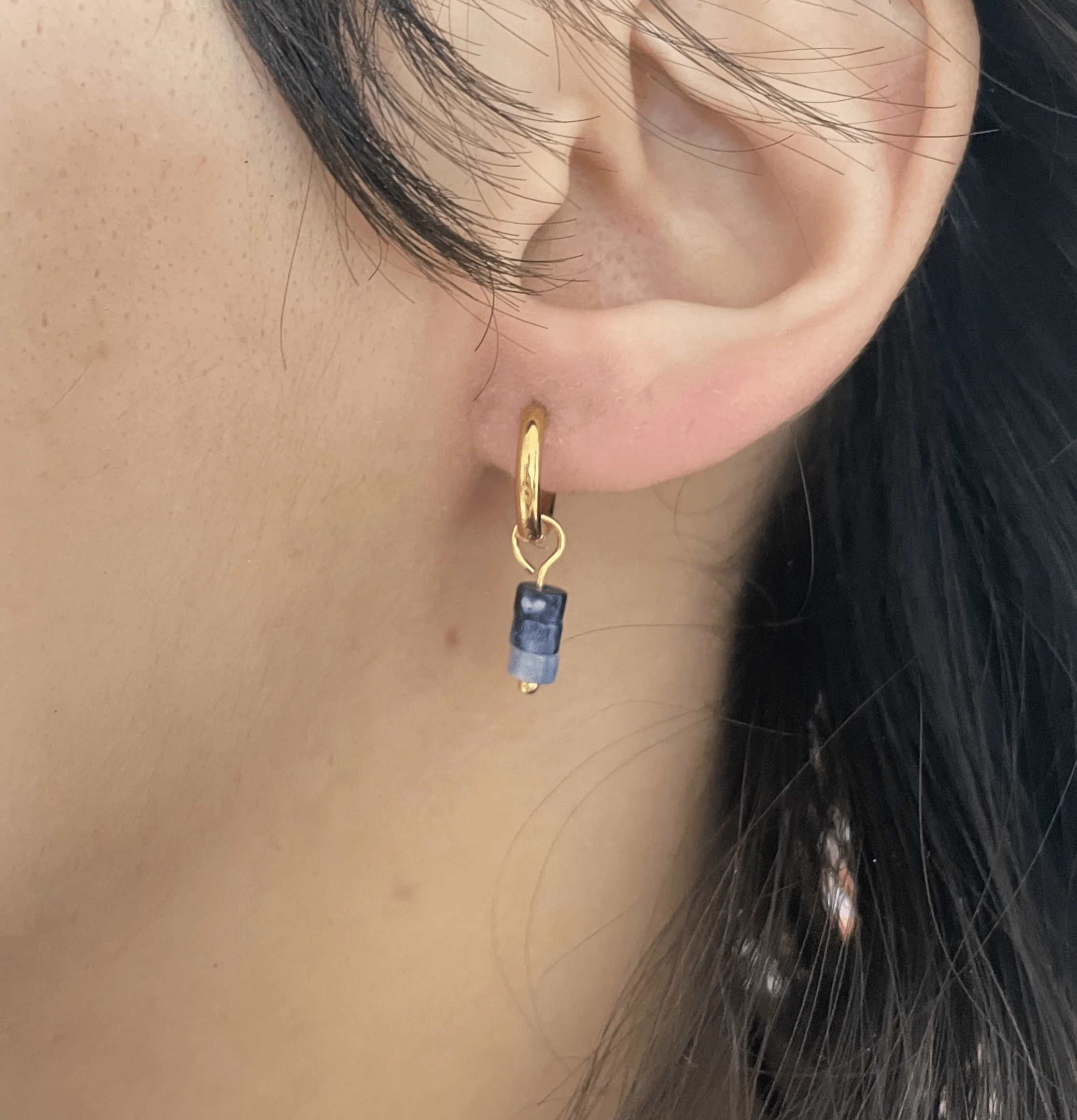 Boucles d'oreilles Co88 France en acier inoxydable doré et pierres naturelles sodalite