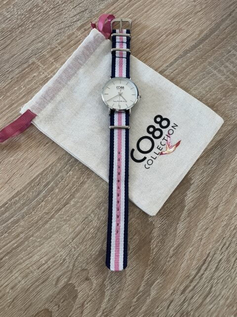 Montre Co88 France en acier inoxydable argenté, tissu de couleur et cadrant blanc