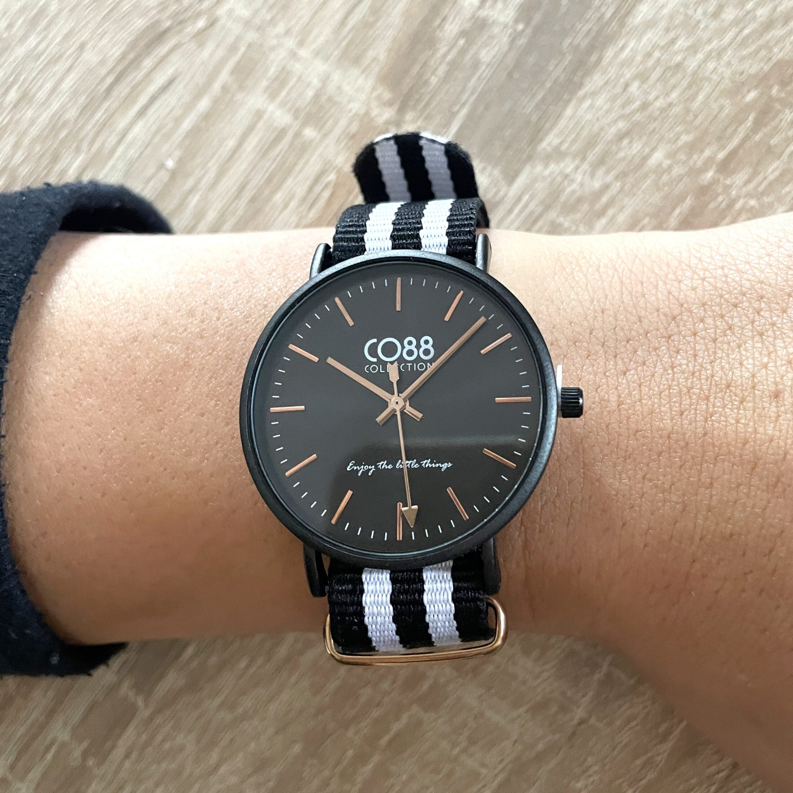 8CW-10036-1 Montre en tissu noir et blanc JESSICA CO88france