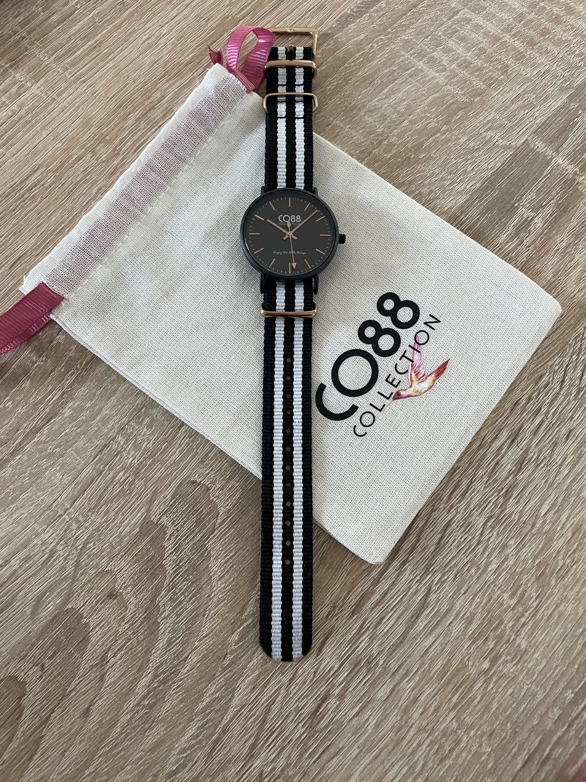 8CW-10036-2 Montre Co88 France en acier inoxydable rose gold et tissu noir et blanc