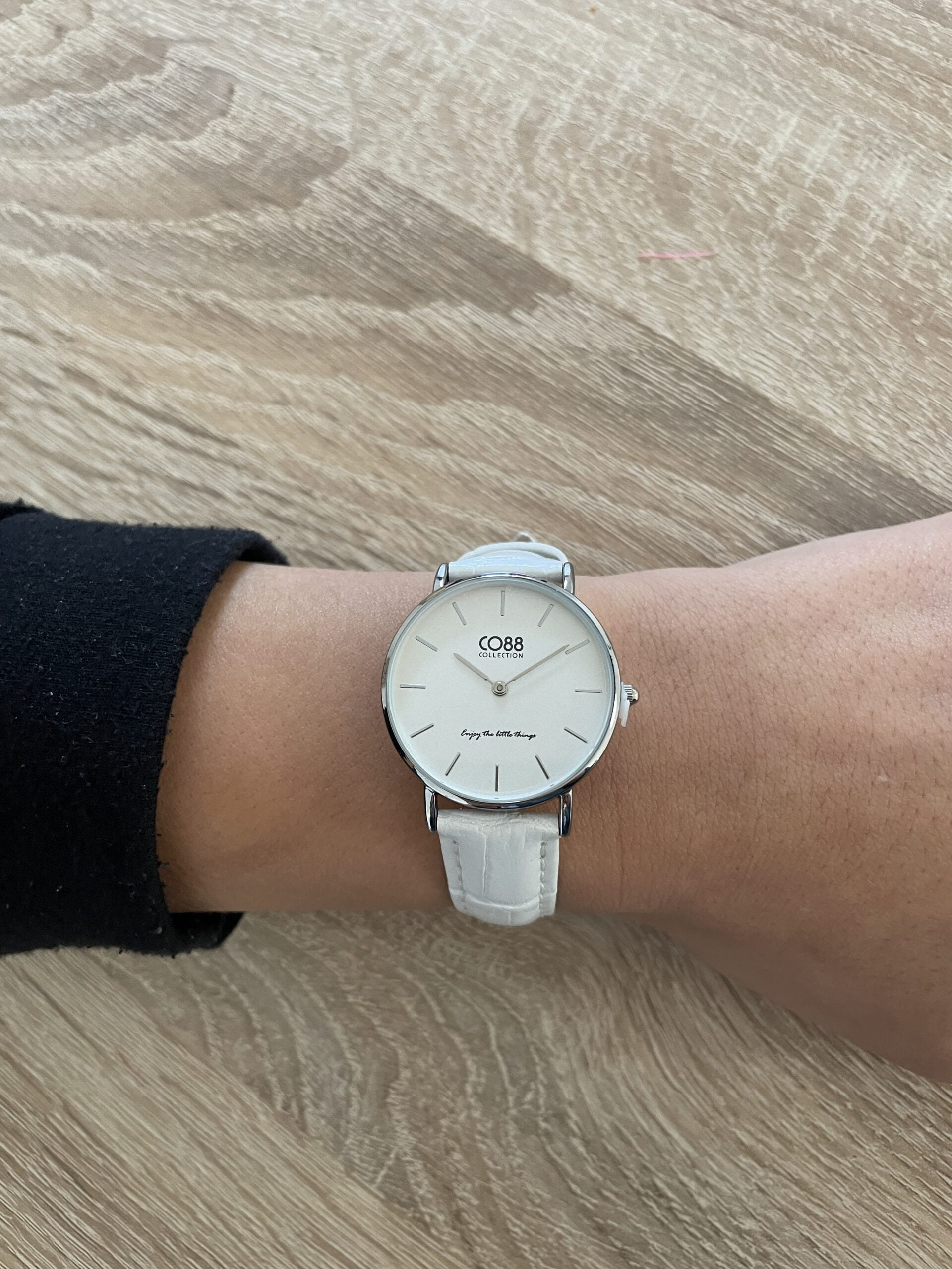 8CW-10079-1 Montre Co88 France en acier inoxydable argenté et cuir blanc, cadrant blanc