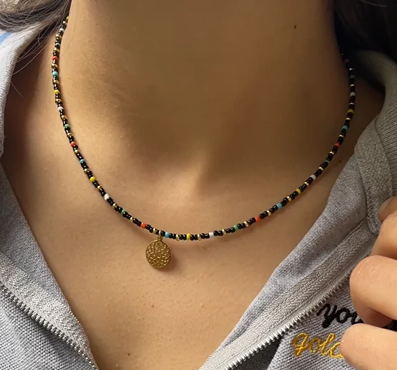 Collier Ninon en perles acier inoxydable doré et en perles de couleurs avec pampille mandala 🌟