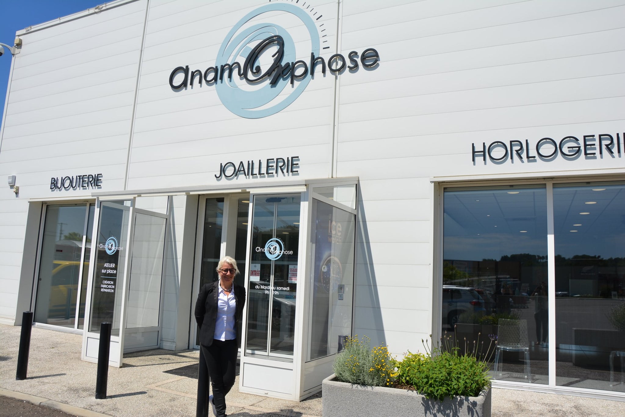 Devanture bijouterie horlogerie ANAMORPHOSE