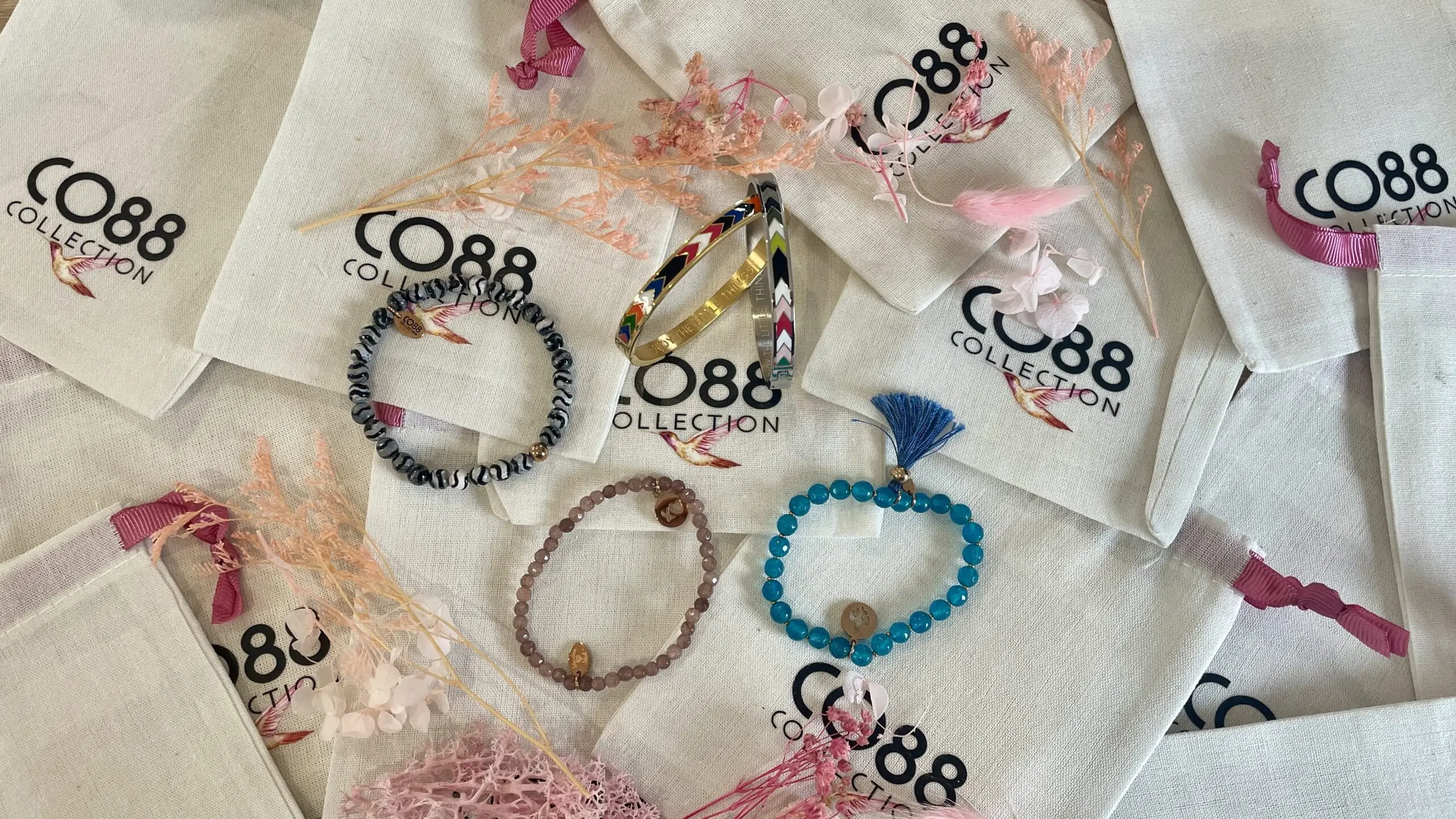 Composition bracelets Co88 France en acier inoxydable et pierres naturelles, joncs, pampilles
