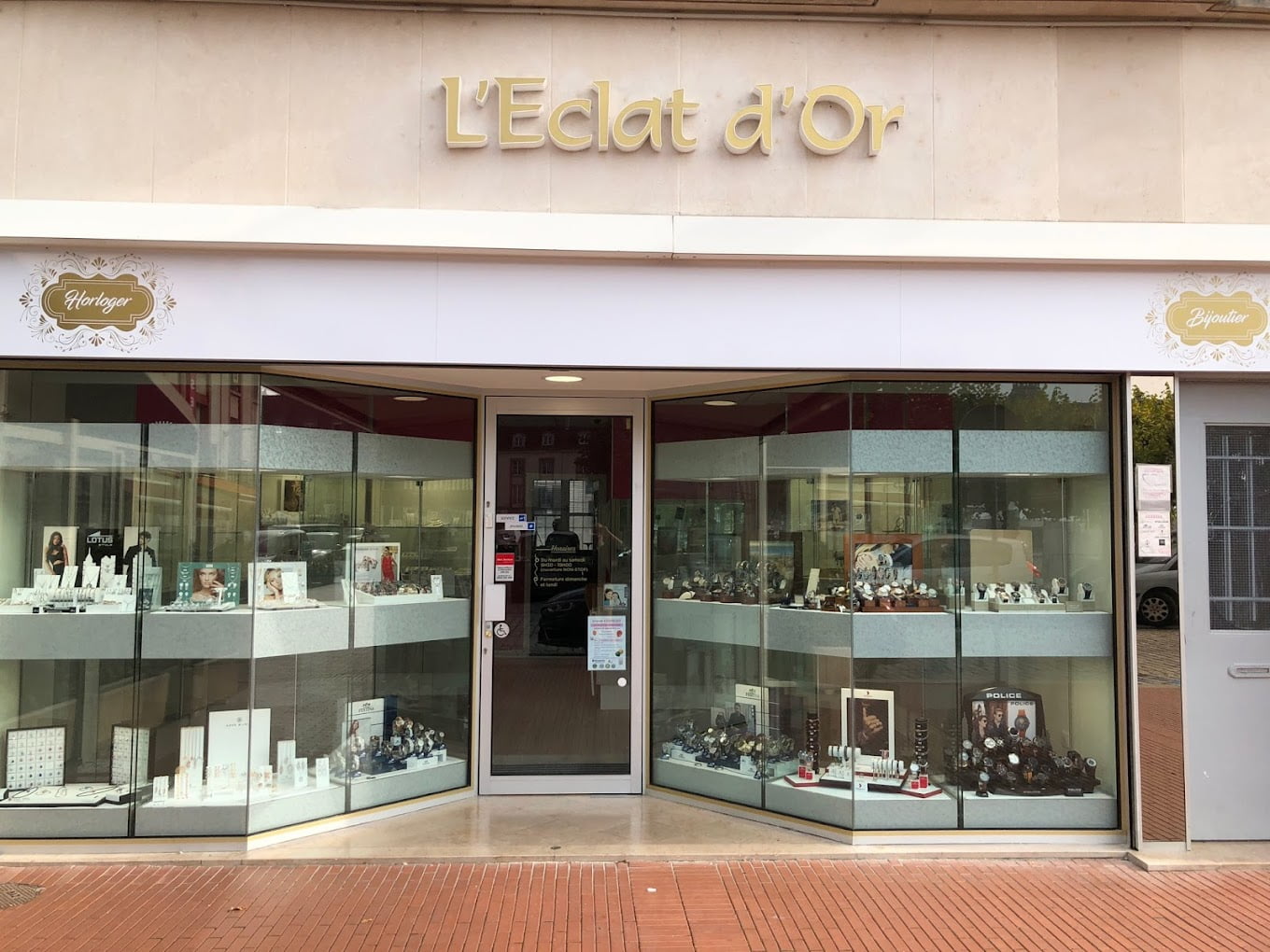 Devanture de la bijouterie L'ECLAT D'OR