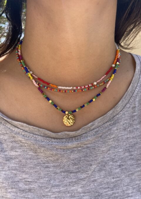 Composition des colliers AMARANDE / ESMEE / MELINA en perles colorés et avec pampilles en acier inoxydable doré 💛