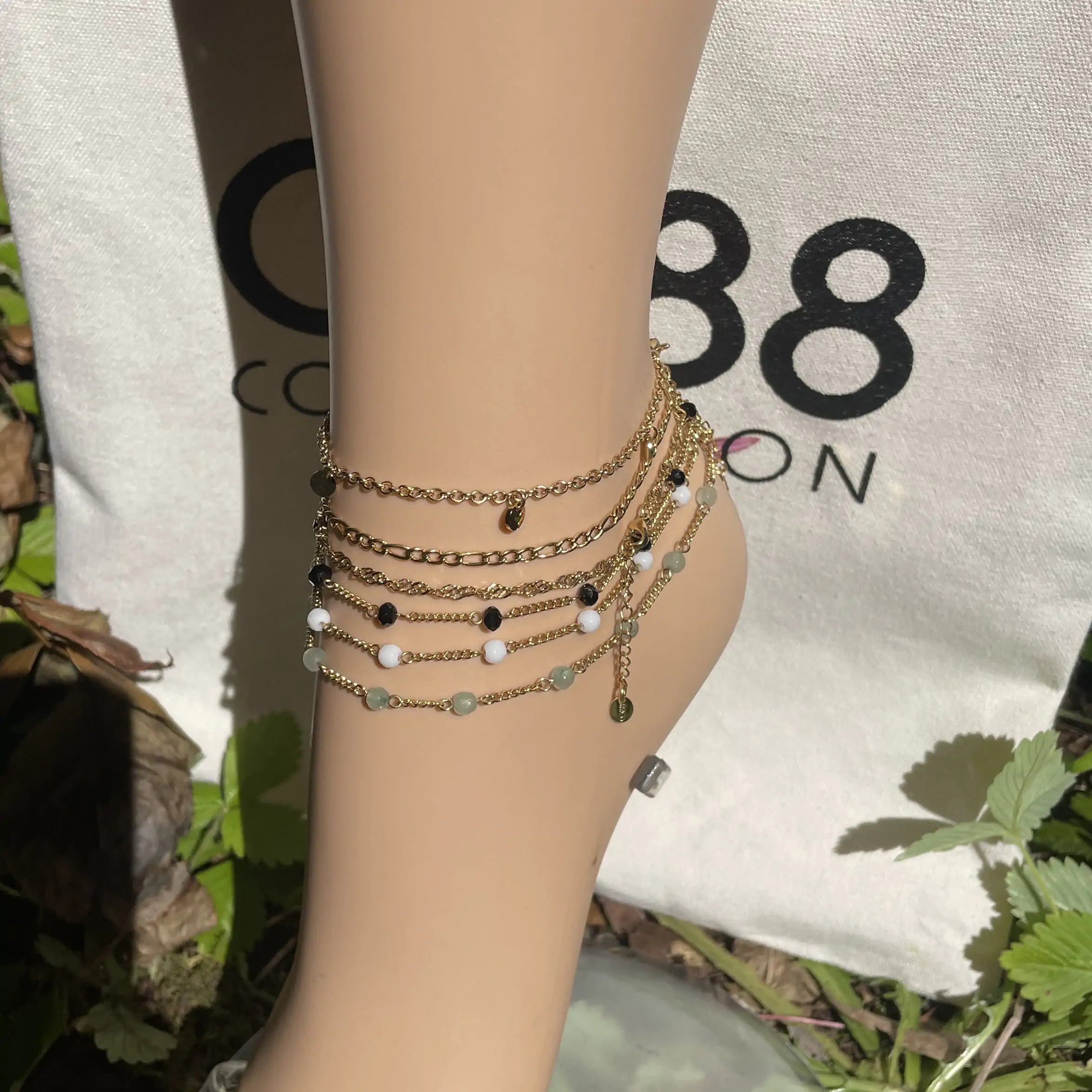 Composition de chaines chevilles Co88 France en acier inoxydable doré et pierres naturelles